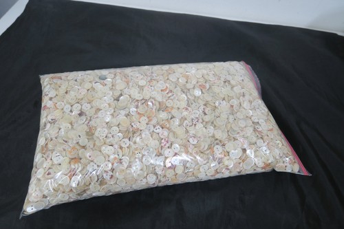 Perlmuttknöpfe weiß - kg,