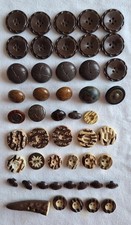 31. Konvolut: 49 Knöpfe