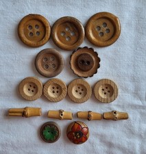 29. Konvolut: 15 Knöpfe aus